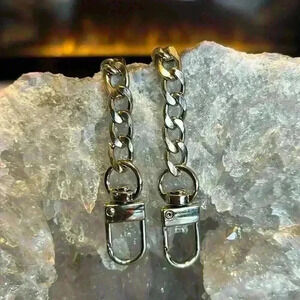 18” Silvertone chain ~ unbranded